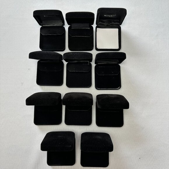 Vintage Macy's Jewelry Earring Display Case & Gift Box Black Velvet Presentation - Picture 2 of 16